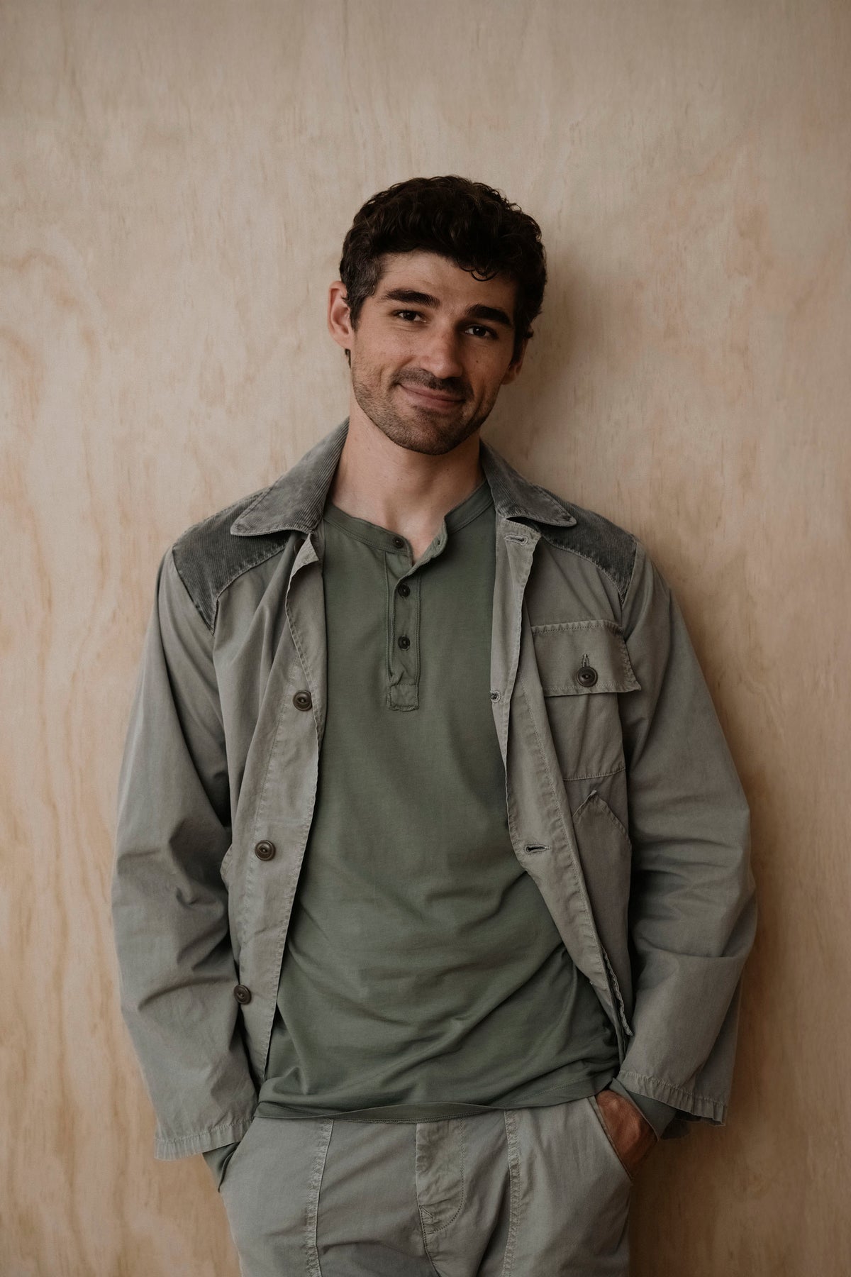 Men's gray-green overshirt jacket with button front and flap pockets