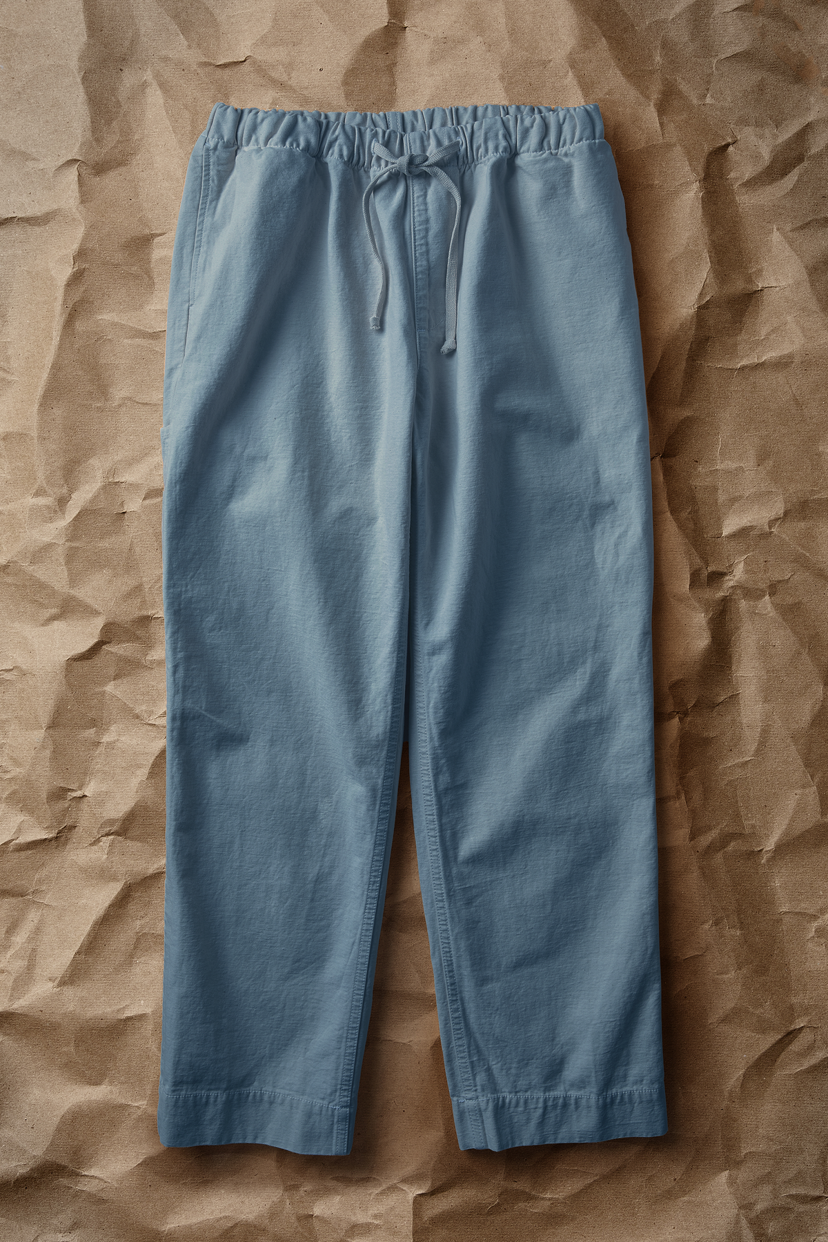 Worker pants in blue cotton twill, elastic waistband with drawstring, relaxed straight legs