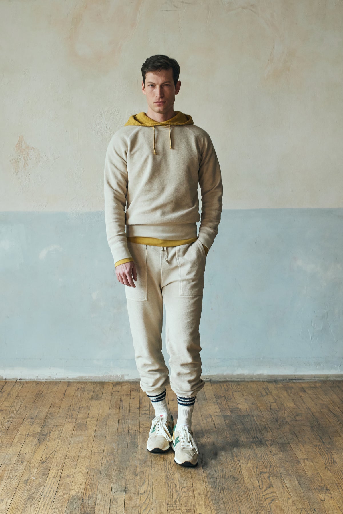 American Twill Back Terry sweatpants with a relaxed fit and elastic cuffs